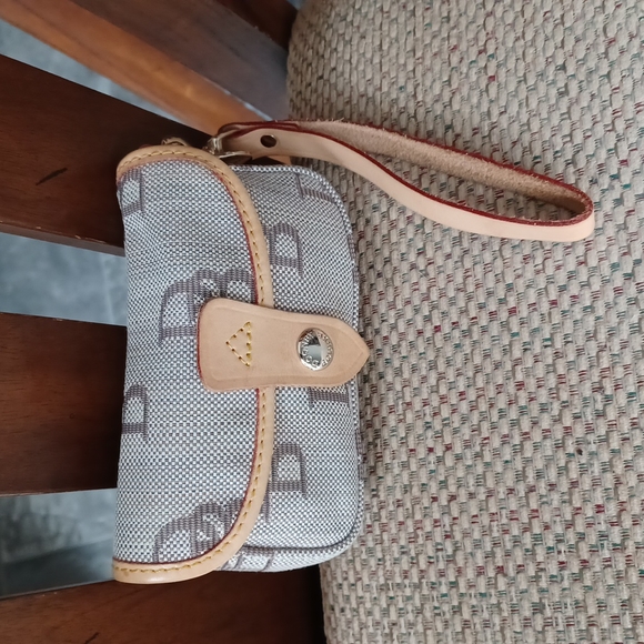 Dooney and Bourke wristlet signature canvas - Picture 4 of 11